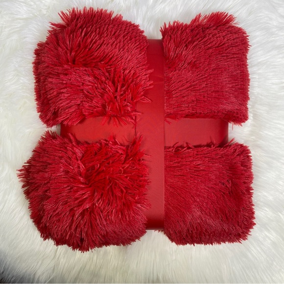⭐️FINAL STOCK⭐️Red Reindeer Faux Fur Sherpa - Picture 2 of 4
